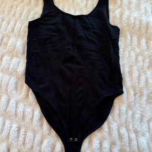 2 Bodysuit Bundle Gap & Old Navy Black + Cream Tank Bodysuits Size L